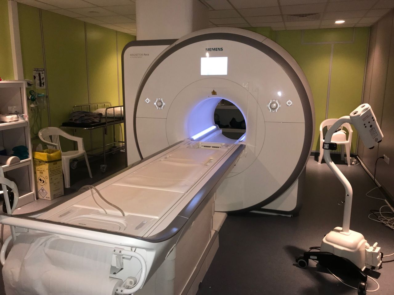 Siemens Magnetom Essenza 1.5Т